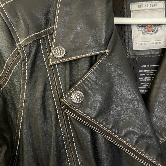 Ladies leather Harley Davidson jacket - Picture 4 of 9